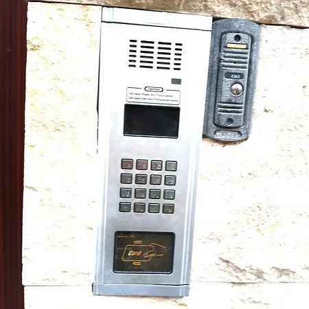 Crisan-horea Retreat アパート